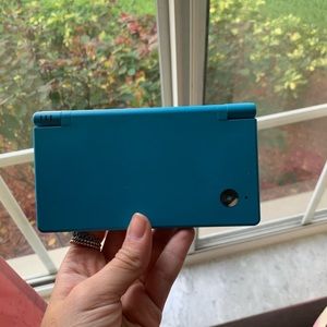 blue Dsi in good condition